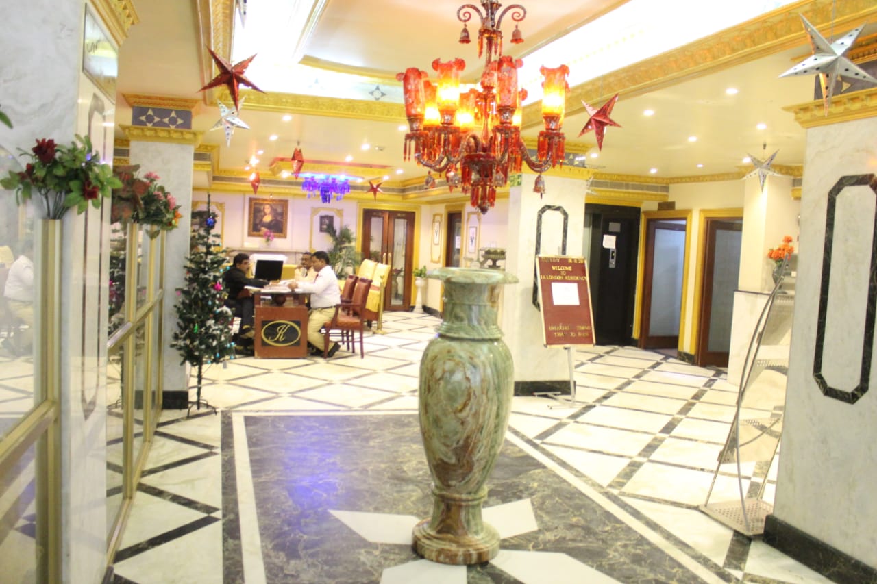 IK Londin Hotel Receptionist